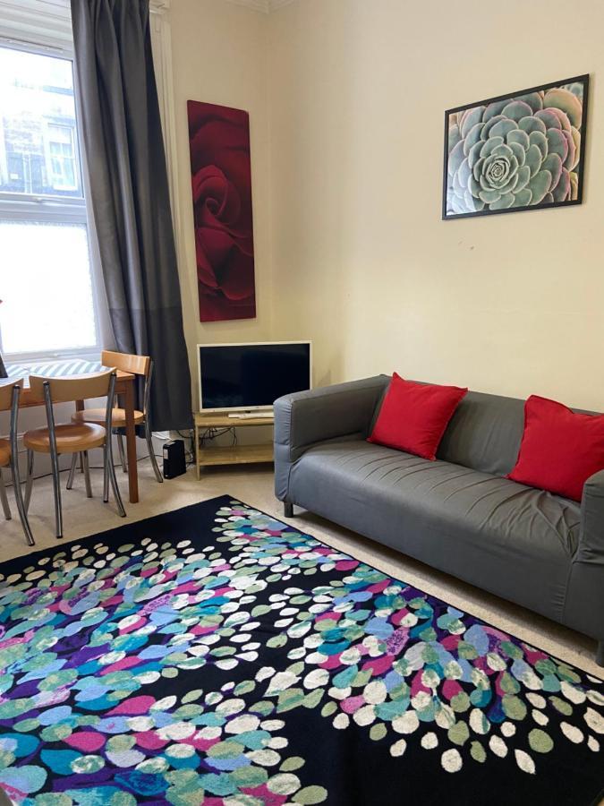 Apartment At Haymarket Edimburgo Exterior foto